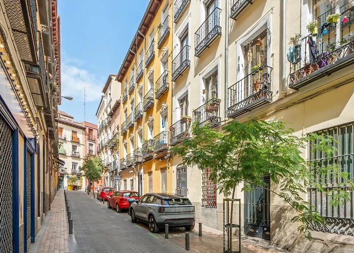 Attic 3Bedrms-2Baths In Heart Of Malasana